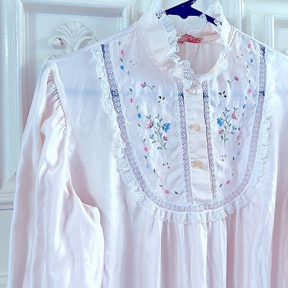 VINTAGE: Pastel Silky Long-Sleeves Gown Floral Embroidery Stitch+Lace-Trim+Lined